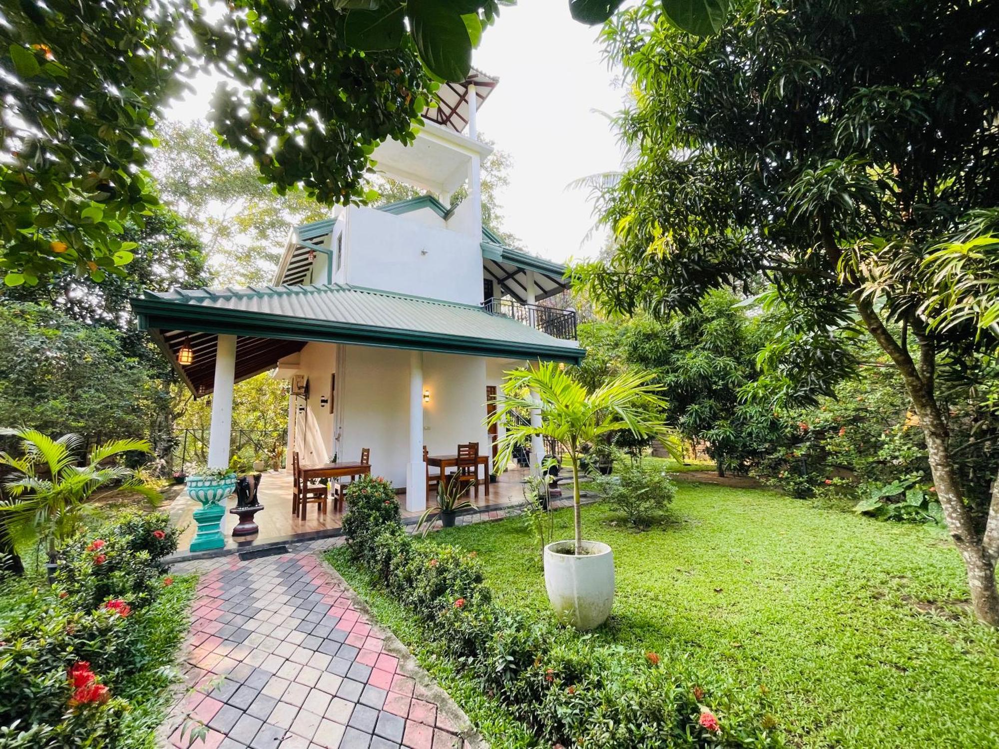 Yala Safari River View Hotel ティッサマハーラーマ エクステリア 写真