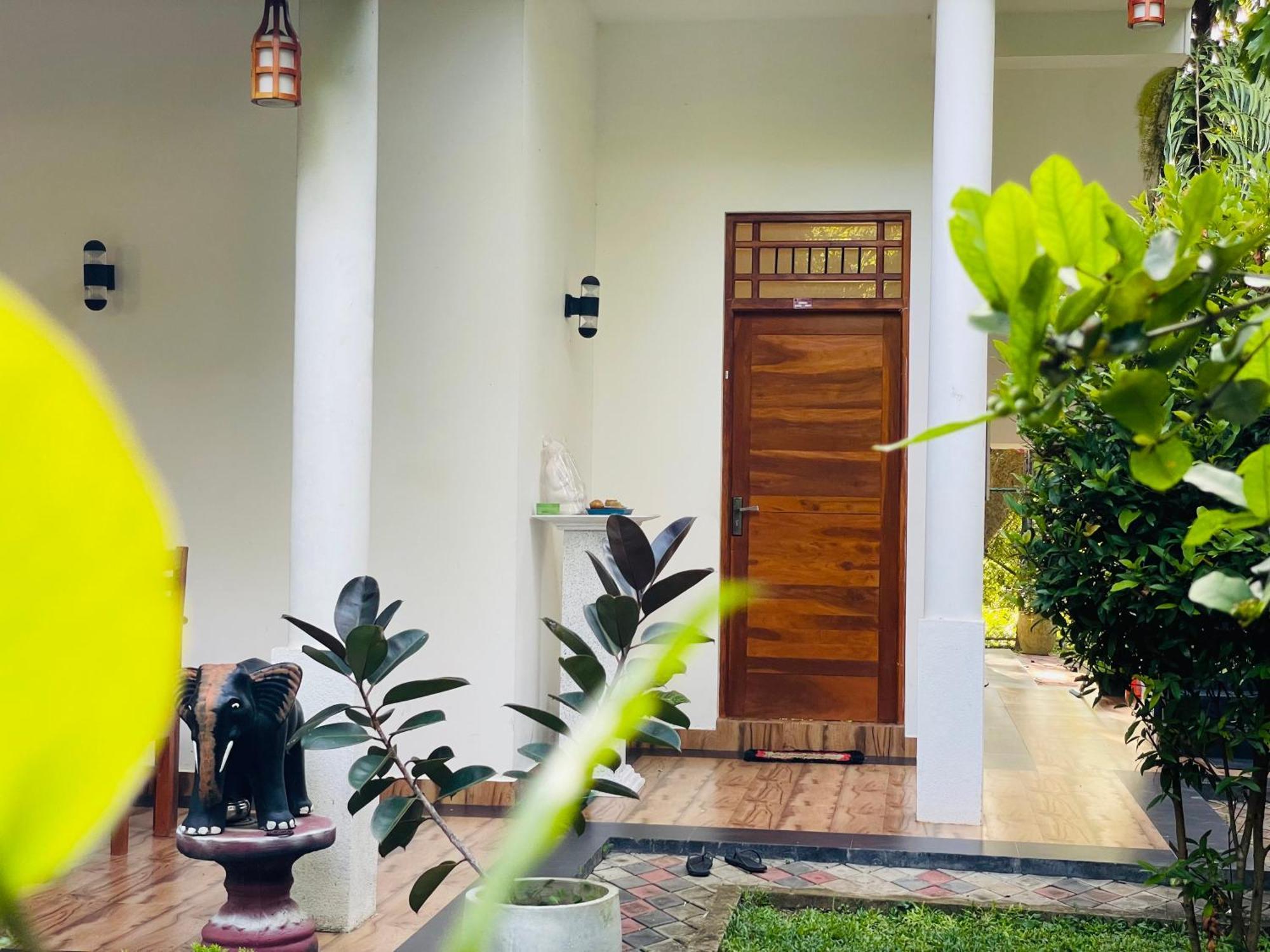 Yala Safari River View Hotel ティッサマハーラーマ エクステリア 写真