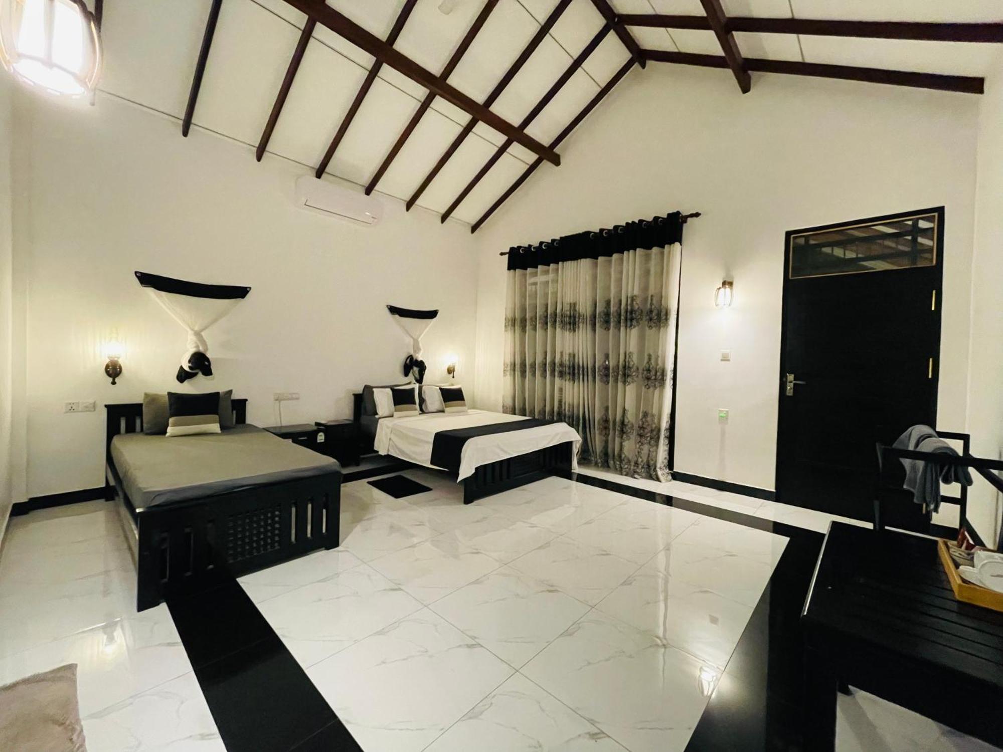Yala Safari River View Hotel ティッサマハーラーマ エクステリア 写真