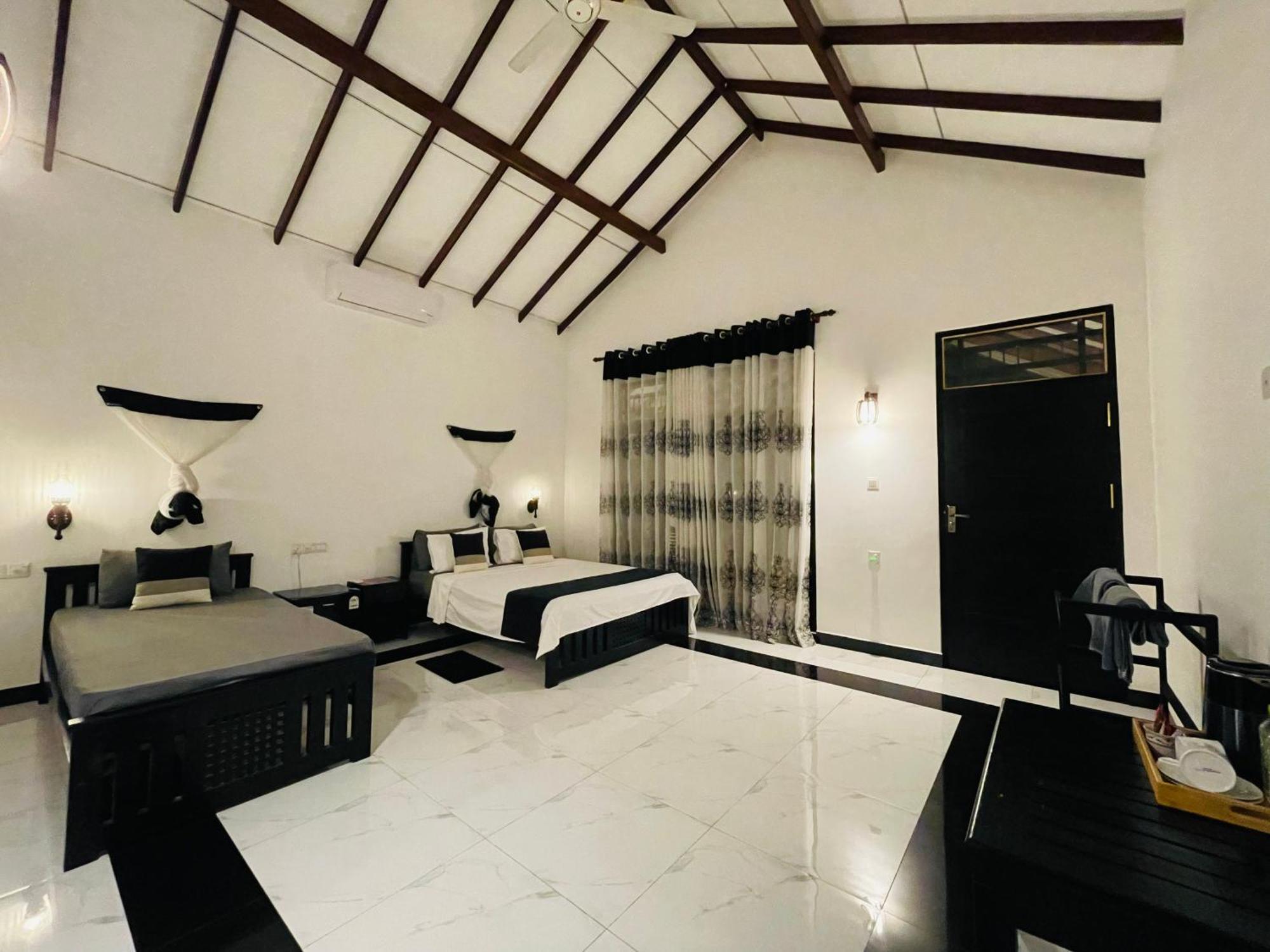 Yala Safari River View Hotel ティッサマハーラーマ エクステリア 写真