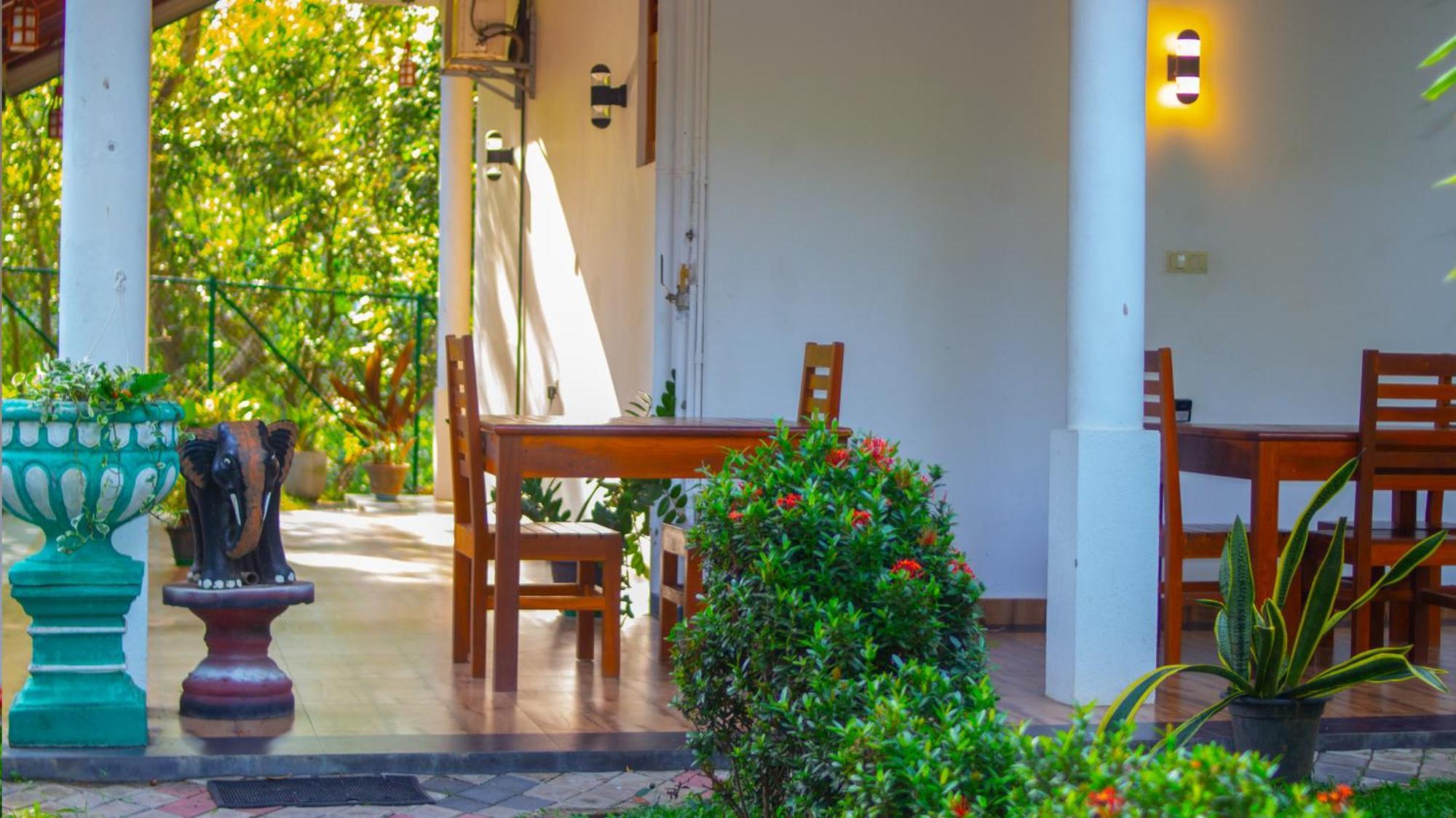 Yala Safari River View Hotel ティッサマハーラーマ エクステリア 写真